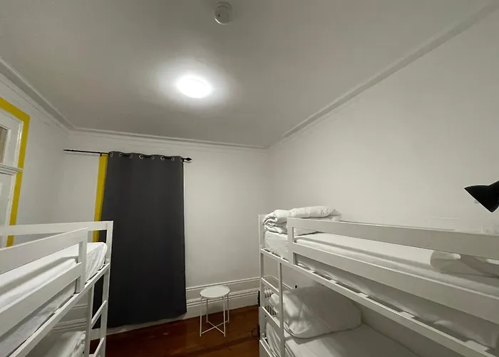 Owls Ildefonso Hostel